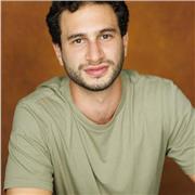 Graduated in Acting from the prestigious Rose Bruford College in London offers personalized Italian lessons through acting